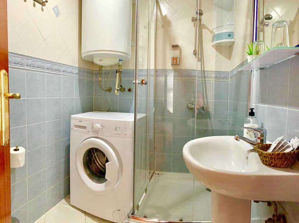 Kúpeľňa v ubytovaní Apartamento Capri Los Boliches Wifi gratis Beach 100m