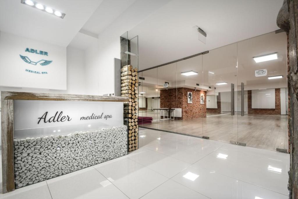 Lobby alebo recepcia v ubytovaní Adler Medical SPA Kaszuby