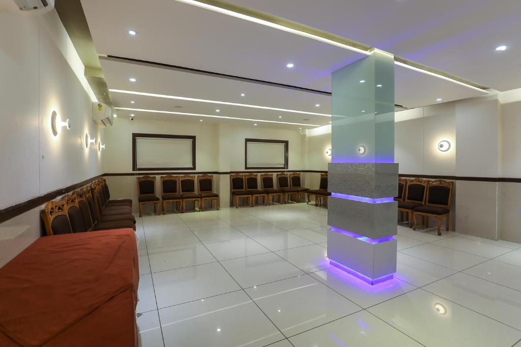 Posezení v ubytování Hotel Ashray Inn Express