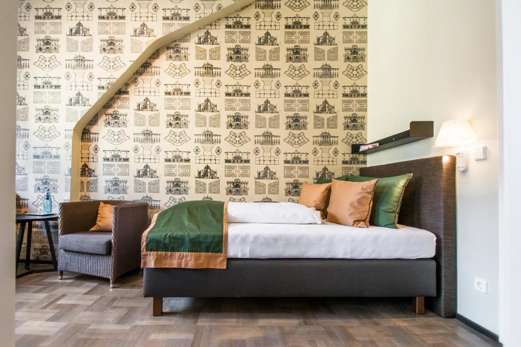 Postel nebo postele na pokoji v ubytování Romantik Hotel Barbarossa