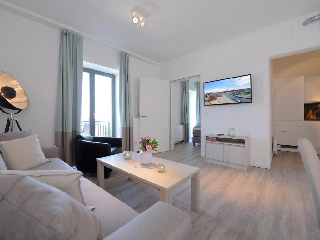 Μια τηλεόραση ή/και κέντρο ψυχαγωγίας στο Meerblickzimmer Ohlerich Speicher Appartement 13