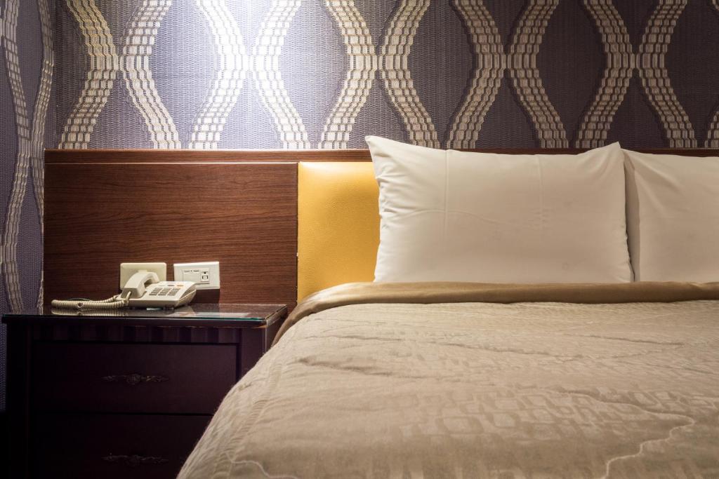 Postel nebo postele na pokoji v ubytování Golden Home Hotel