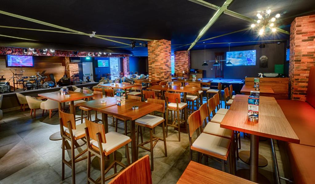 a restaurant with wooden tables and chairs at Citymax Hotel Bur Dubai in Dubai