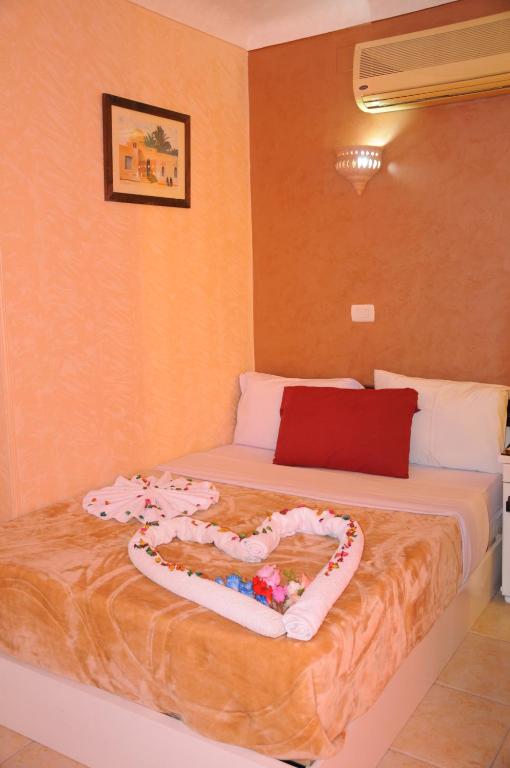 Postel nebo postele na pokoji v ubytování Osiris Hotel Cairo