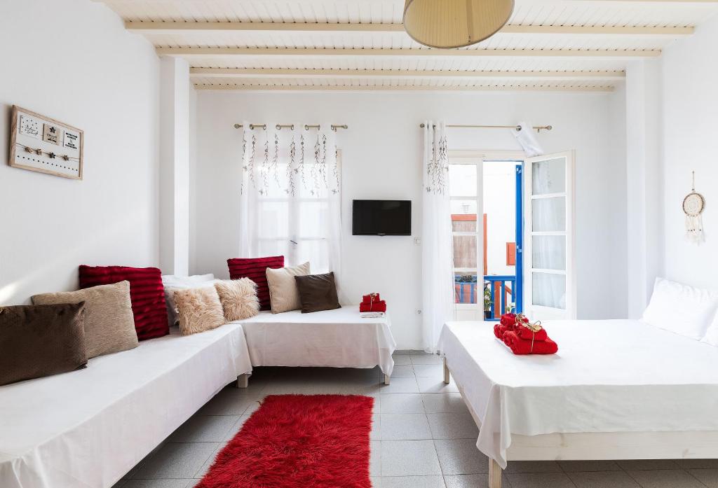 A bed or beds in a room at Izabela's House Mykonos Town