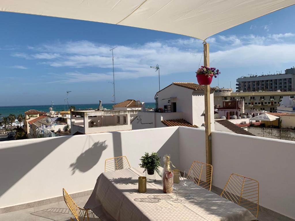 Lujoso duplex en la playa con vistas al mar, Torremolinos ...