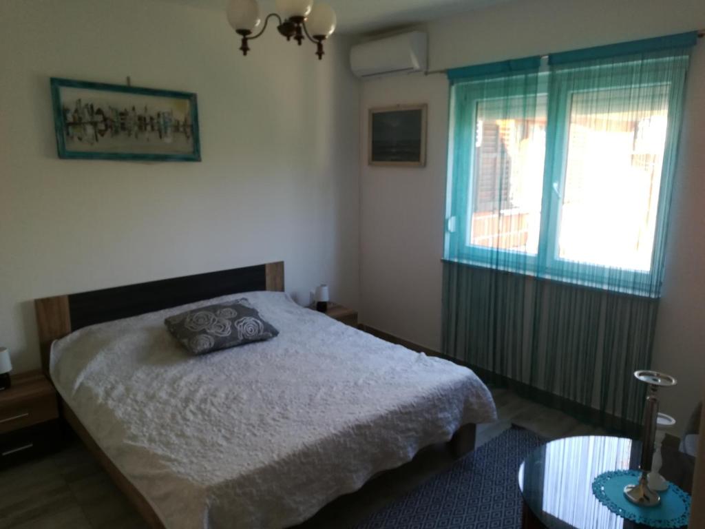 a bedroom with a bed and a window at Guesthouse Porec in Poreč