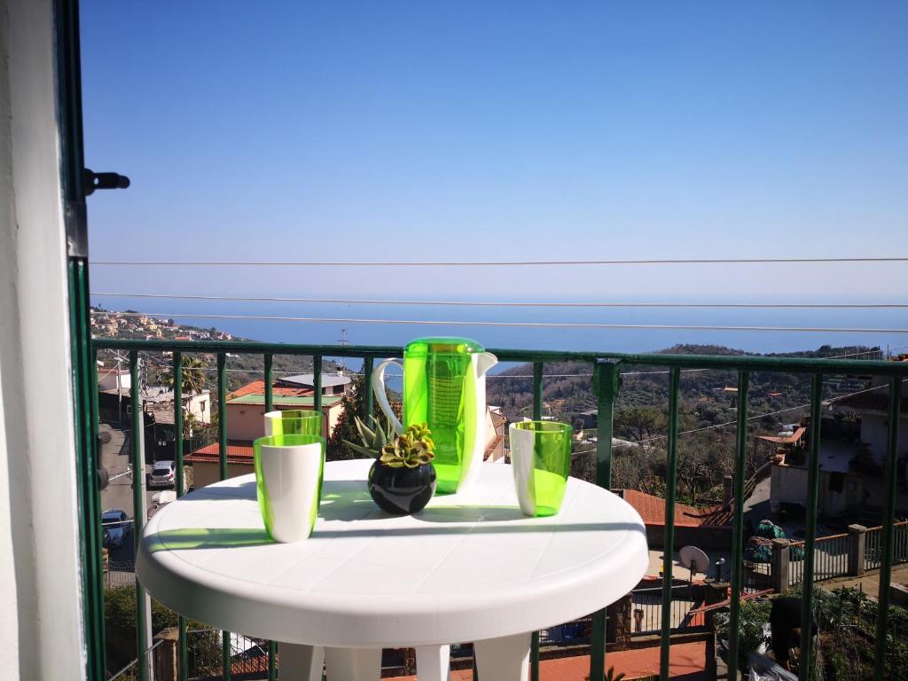 a table on a balcony with a view of the ocean at Il Quadrifoglio in Massa Lubrense