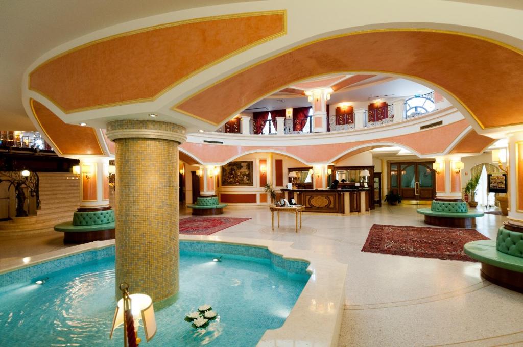 Bazen v nastanitvi oz. blizu nastanitve Parco dei Principi Hotel