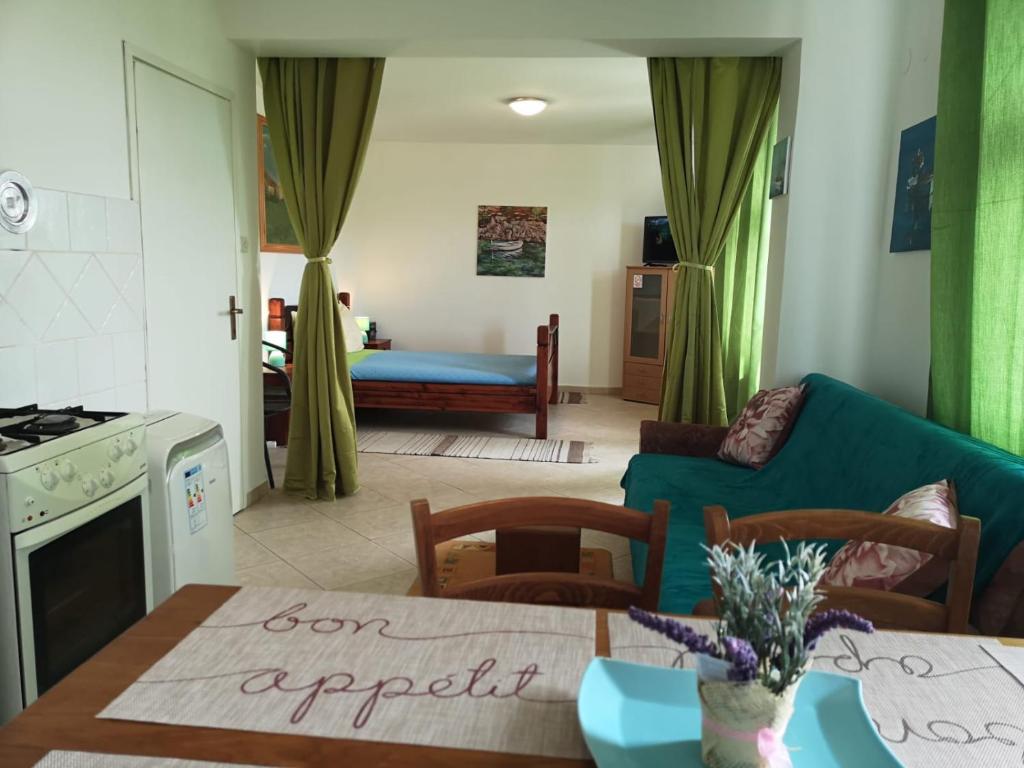 a living room with a couch and a table with a sign on it at David in 4 in Primošten