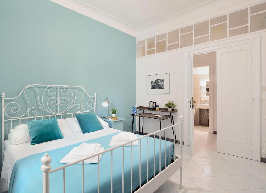 Uma cama ou camas num quarto em Locanderia Roma