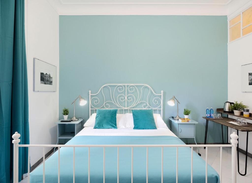 Uma cama ou camas num quarto em Locanderia Roma
