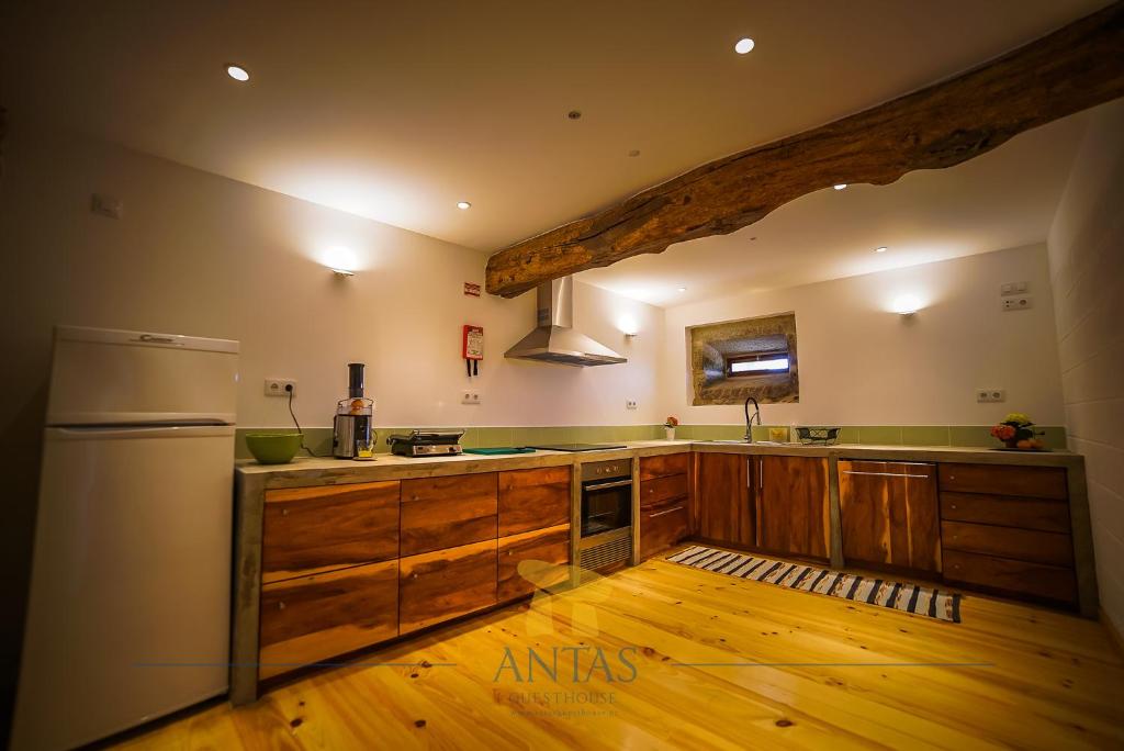 Kuchyň nebo kuchyňský kout v ubytování Antas Guest House