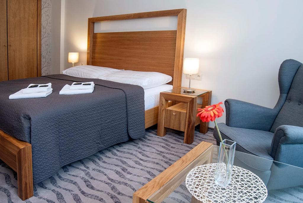 Postel nebo postele na pokoji v ubytování Hygge Hotel U Zvonu
