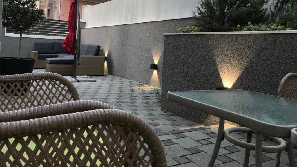 Posedenie v ubytovaní Holiday Home Aspalathos - with free parking, near the beach, a few minutes' walking distance to the UNESCO Palace