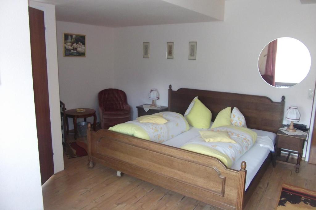 Postel nebo postele na pokoji v ubytování Hotel-Pension Thomé
