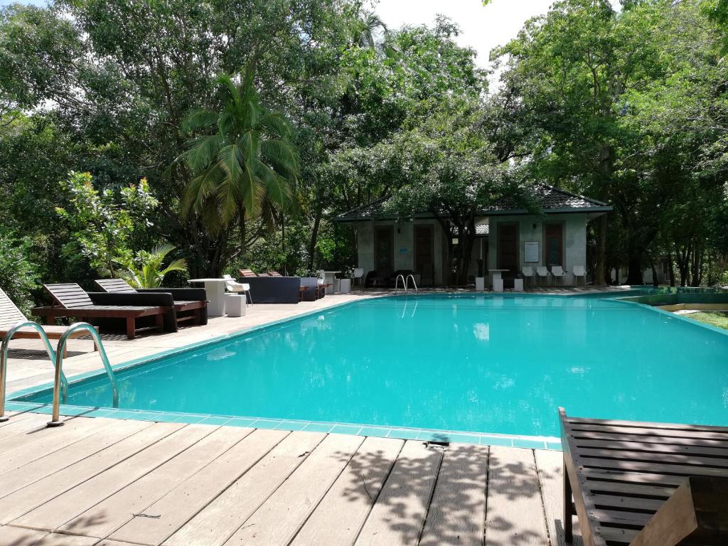 Bazén v ubytování Nil Diya Mankada Safari Lodge nebo v jeho okolí