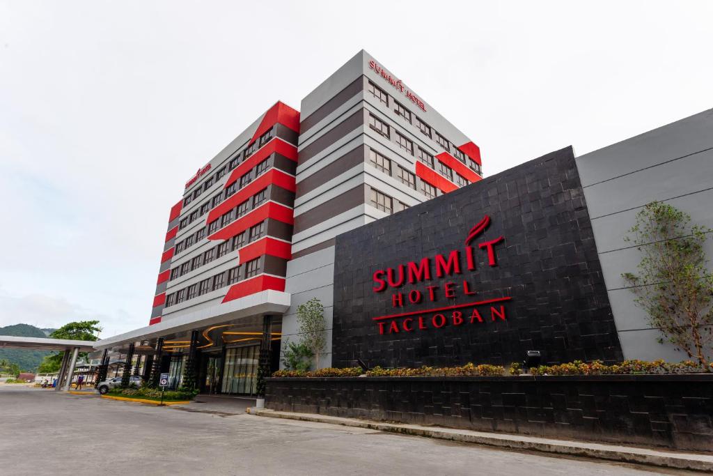 a building with a sign that reads summit hotelidium at Summit Hotel Tacloban in Tacloban