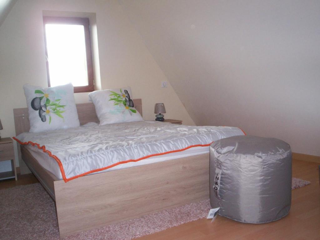 Een bed of bedden in een kamer bij Studio à la campagne pour 2 personnes