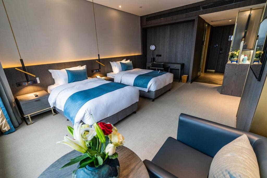 Postel nebo postele na pokoji v ubytování Hangzhou Cosy Park Hotel(Liangzhu)