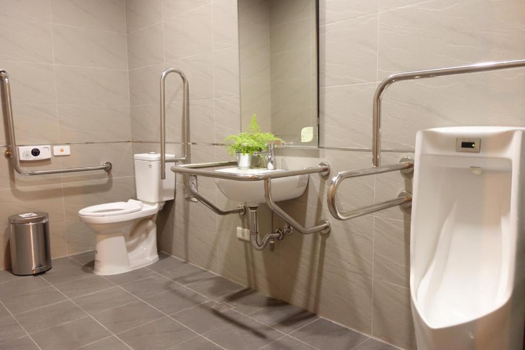 Koupelna v ubytování Douzi Hotel-Xpark. Gloria Outlets. Taoyuan MRT