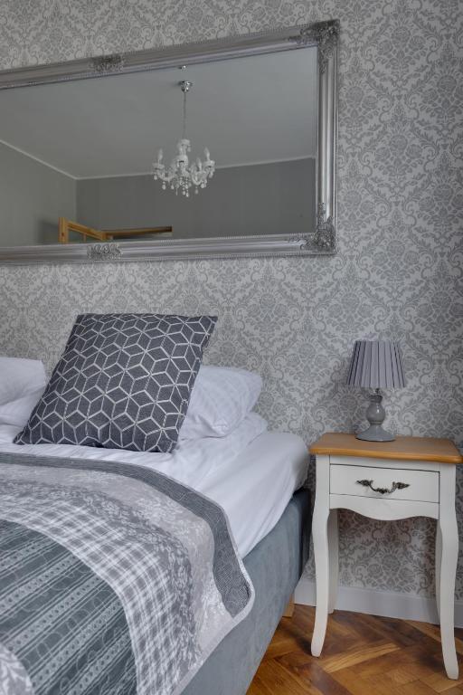 Posteľ alebo postele v izbe v ubytovaní Apartamenty Old Town Mniszki