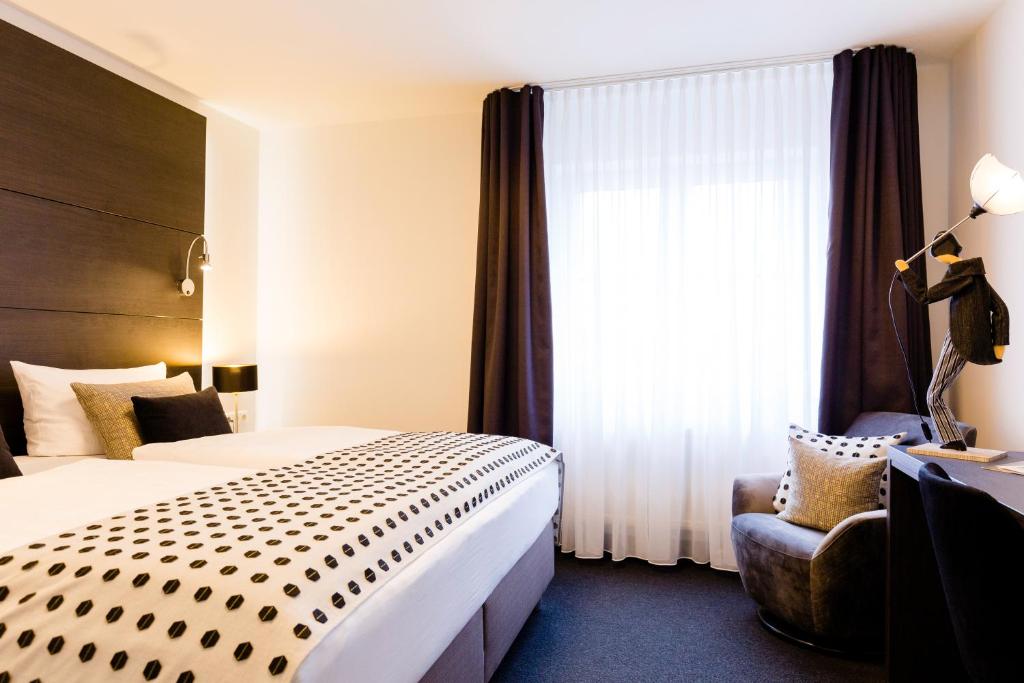 Postel nebo postele na pokoji v ubytování Hotel Restaurant Zwergschlösschen