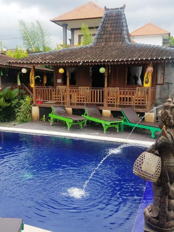 Bazén v ubytování Green Paddy Hostel & Villa nebo v jeho okolí