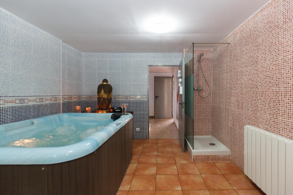 VILLA WINE EXPERIENCE Salou Center - SPA & Wine, Salou ...