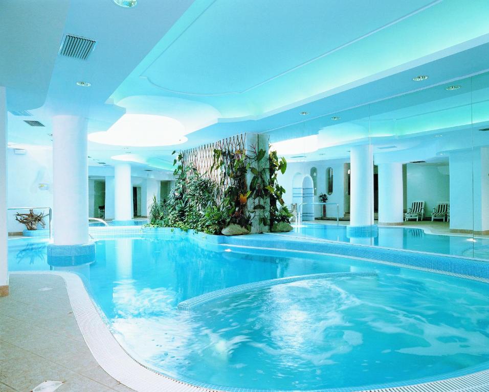 Bazén v ubytování Hotel L'Approdo nebo v jeho okolí