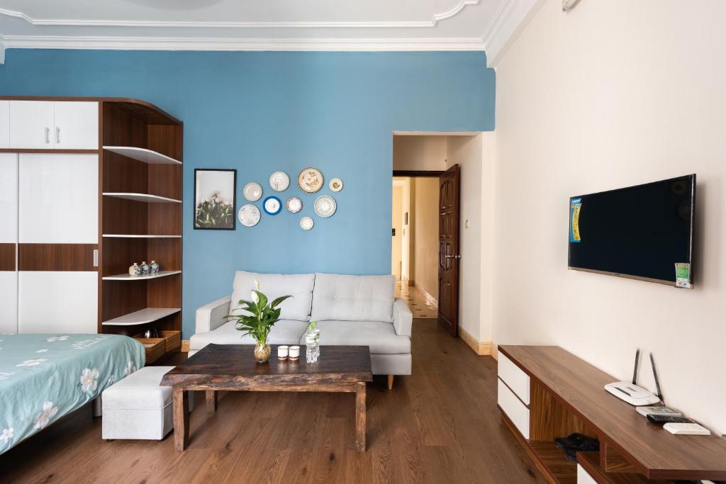 TV a/nebo společenská místnost v ubytování Hanoi Crocus Homestay