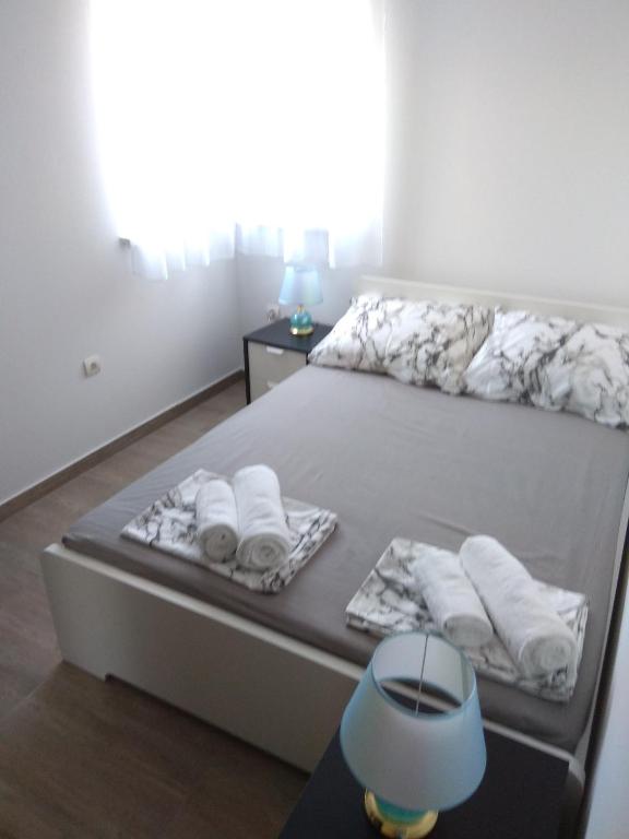 Postel nebo postele na pokoji v ubytování Apartment Domagoj, Novalja