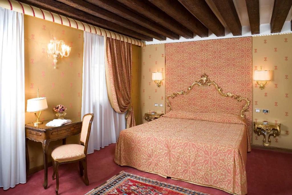 A bed or beds in a room at Locanda Vivaldi