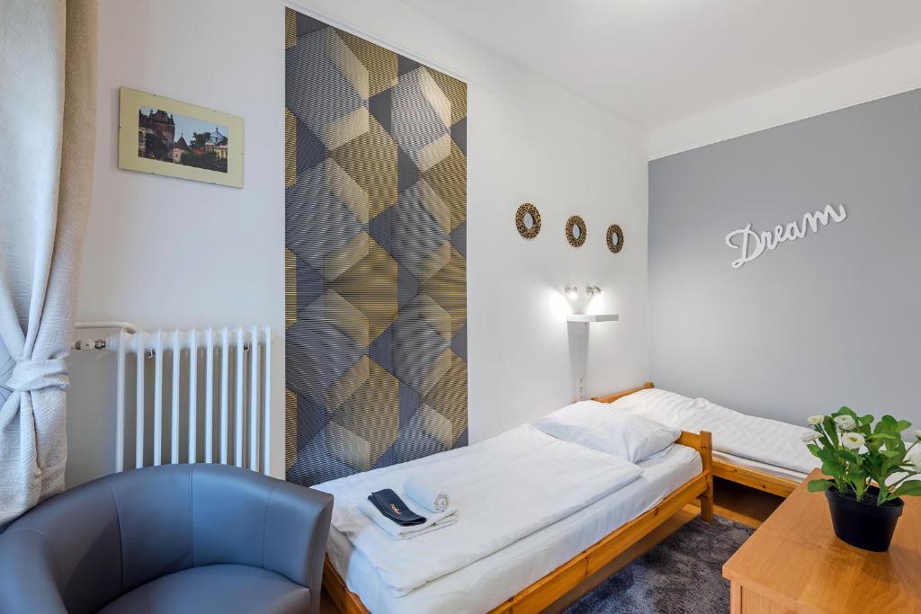 Posteľ alebo postele v izbe v ubytovaní PARKING, AC, WIFI 2 room apartment in the center
