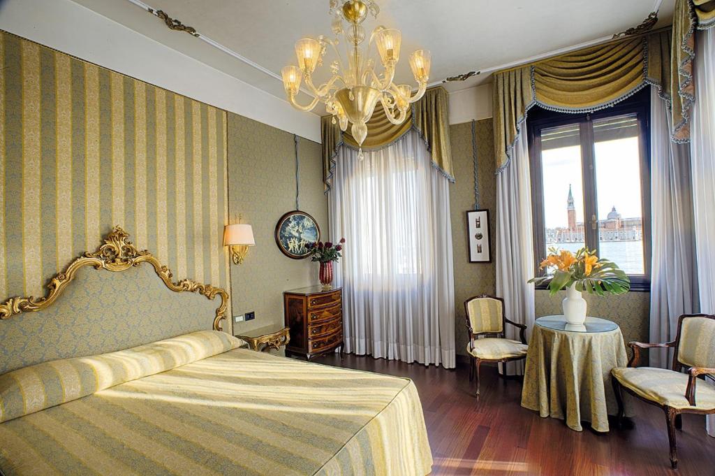 A bed or beds in a room at Locanda Vivaldi