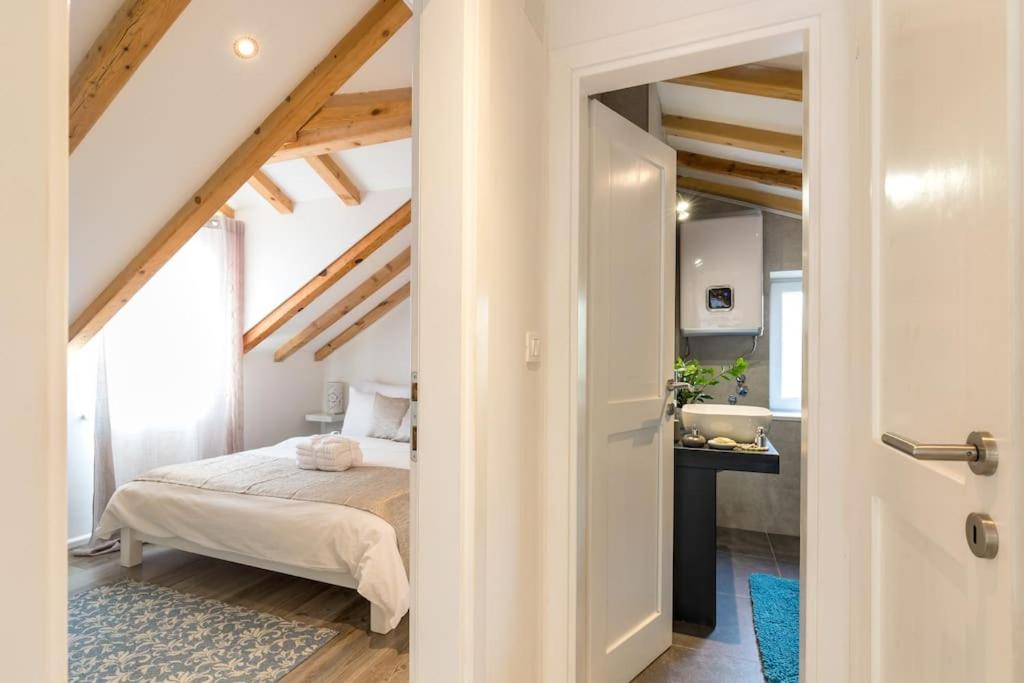Postel nebo postele na pokoji v ubytování Guest House Kala