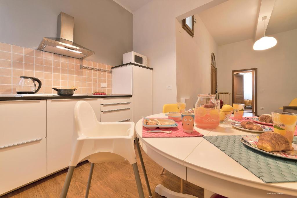 Kuchnia lub aneks kuchenny w obiekcie Borgo in color - Sweet Dreams in Florence