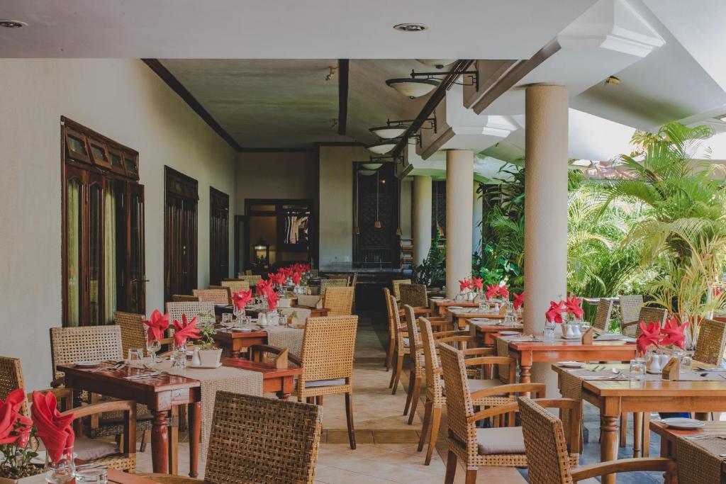 Restaurace v ubytování Aanari Hotel & Spa- Mauritius