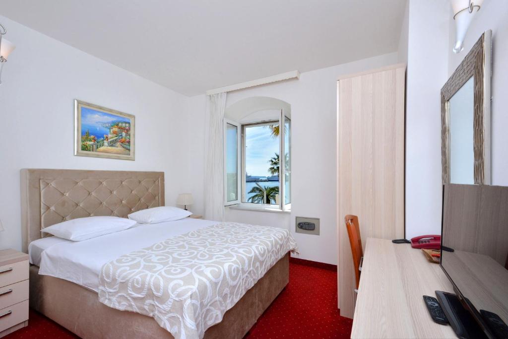 
Deluxe Double Room with Sea View
