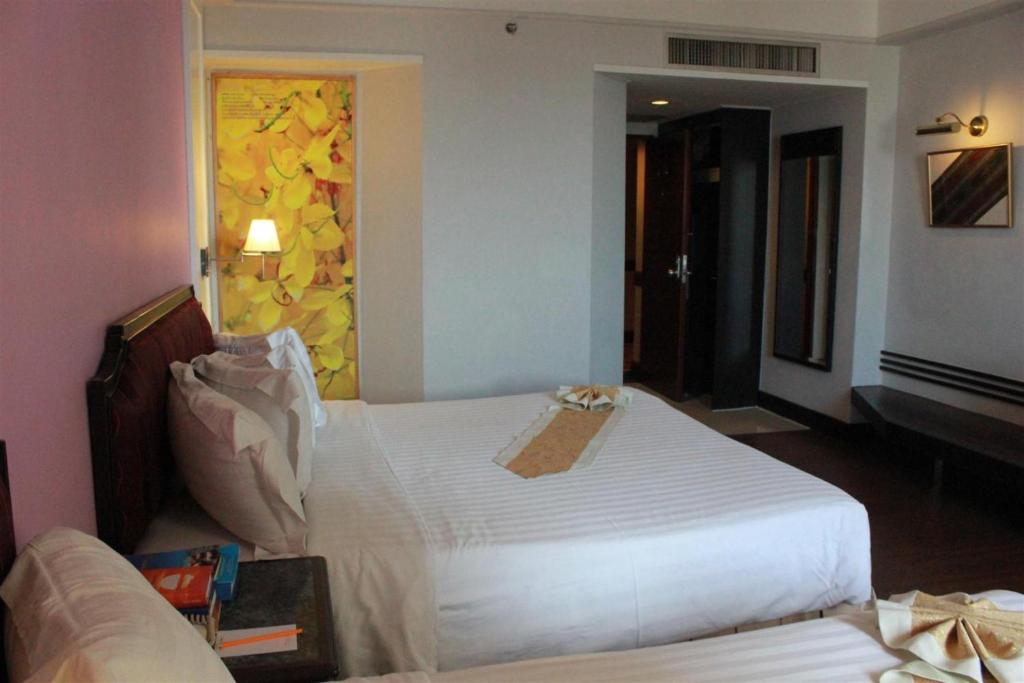 Postel nebo postele na pokoji v ubytování Charoen Thani Hotel, Khon Kaen