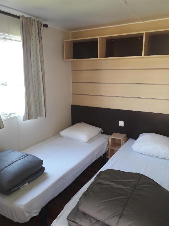 Postel nebo postele na pokoji v ubytování Camping Le Picard