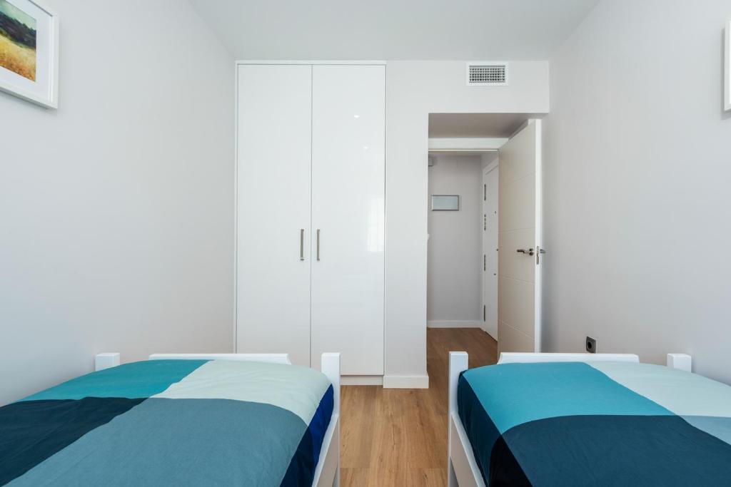 Posteľ alebo postele v izbe v ubytovaní PENTHOUSE CABO ROIG - ALDEAS I