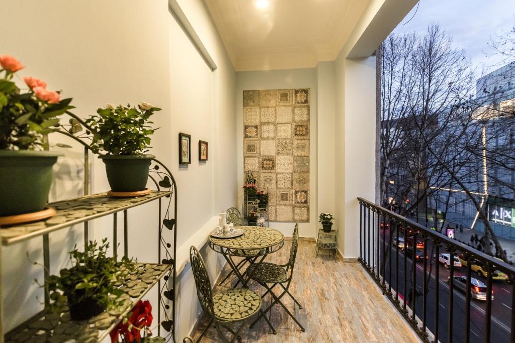 A balcony or terrace at Dat Exx Apartments On Liberty Square