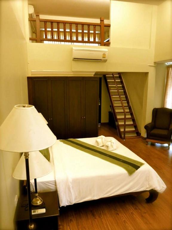 Letto o letti in una camera di Mae Pim Resort Hotel