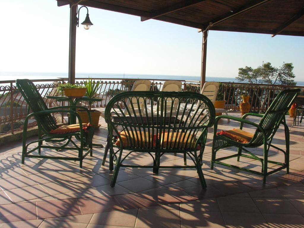 Balkón nebo terasa v ubytování Arenella Beach Rooms