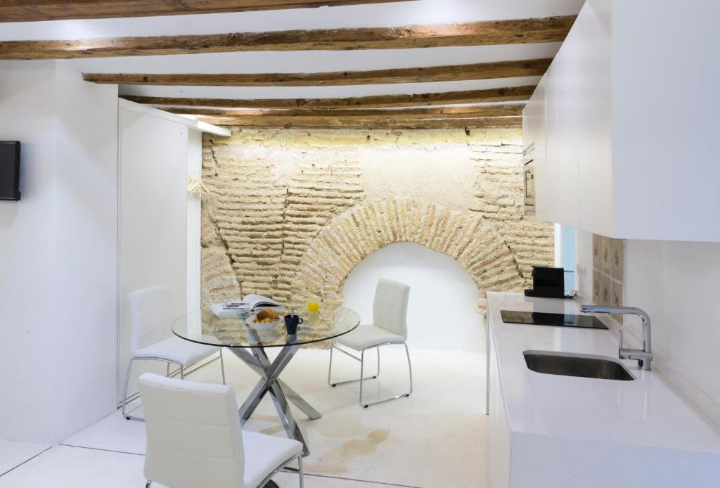 Apartments Downtown Valencia - Studio Apartment