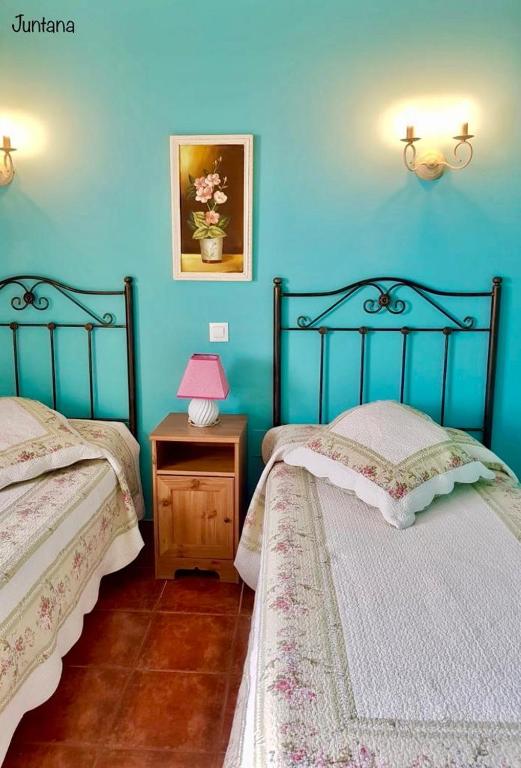 A bed or beds in a room at Casa Rural Juntana