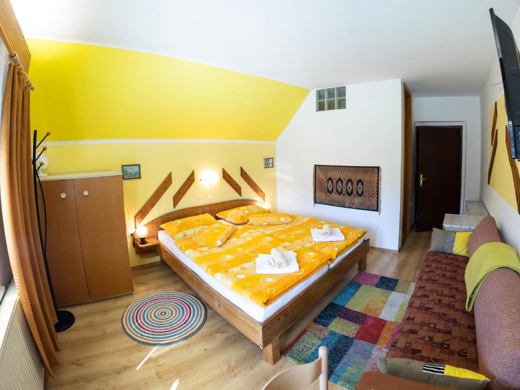 Postel nebo postele na pokoji v ubytování Apartments and Rooms Ražen