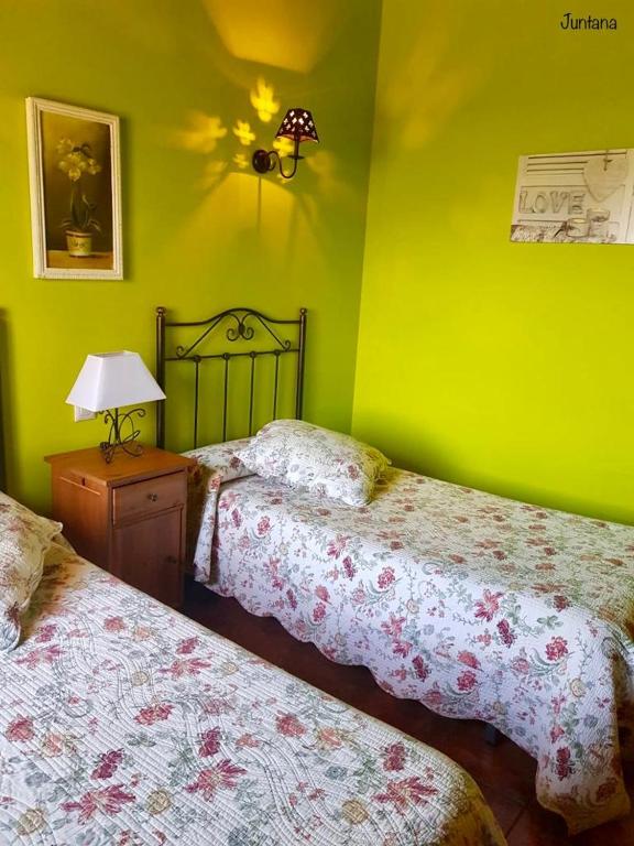 A bed or beds in a room at Casa Rural Juntana