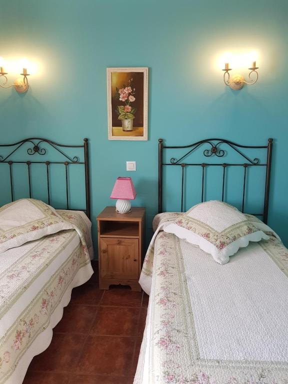 A bed or beds in a room at Casa Rural Juntana